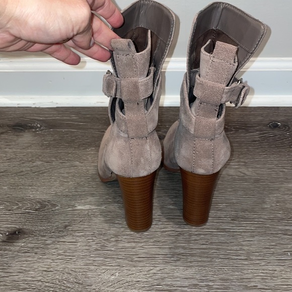 Dolce Vita Macy Boot - Taupe Suede Heeled Booties Size 8 - Picture 4 of 6